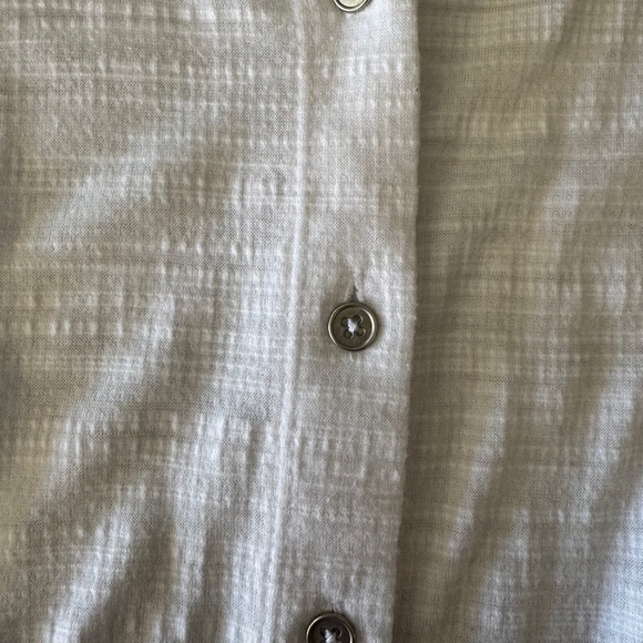 Zac & Rachel White V-Neck Button-Down Women's Top NWOT - Picture 6 of 7